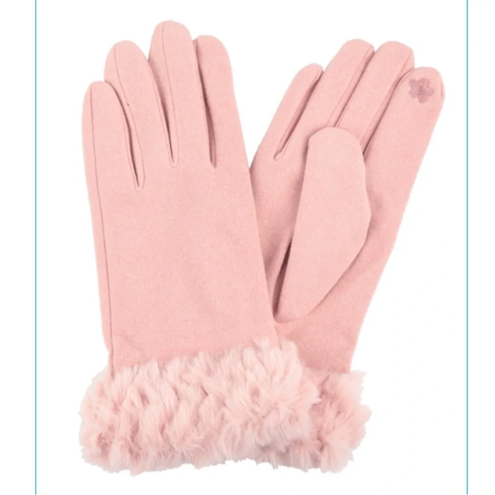 NWT Fleece and Sherpa Smart Touch Gloves in Pink!